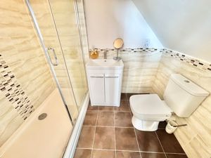 En suite shower room- click for photo gallery